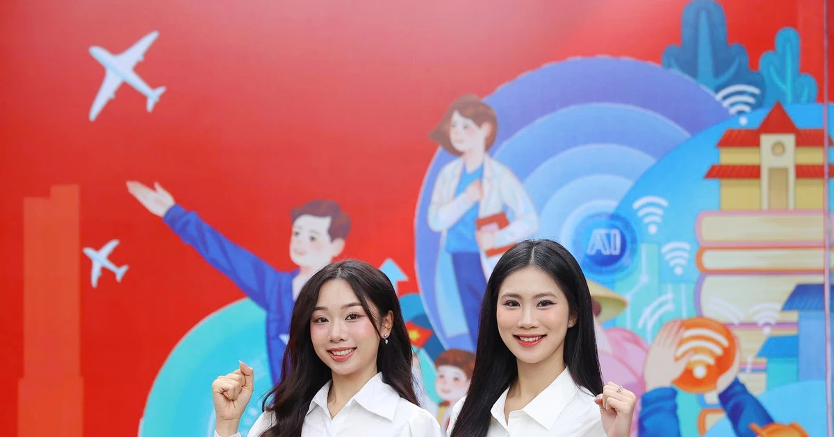 Dàn người đẹp Hoa hậu Việt Nam hân hoan chào mừng Đại hội Đảng lần thứ XIV