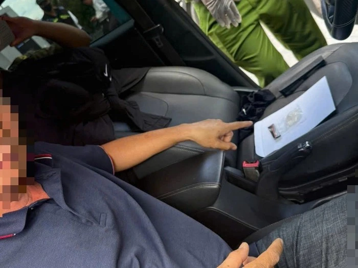 Gài ma túy vu khống đồng nghiệp; Công an làm việc với tiệm bánh mì vụ 162 người ngộ độc