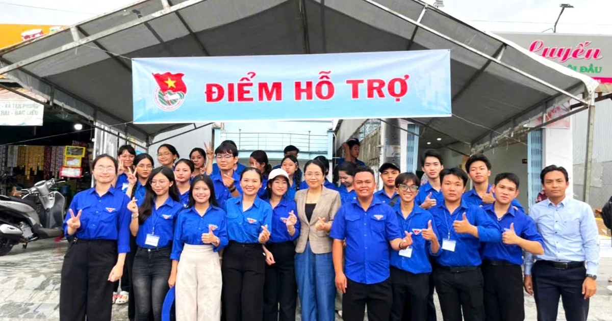 Khách hành hương gửi lời cảm ơn thanh niên tình nguyện Cà Mau sau Lễ tuyên phong chân phước