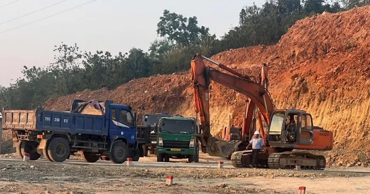 Đất tặc 'san phẳng' quả đồi ở Khánh Hòa