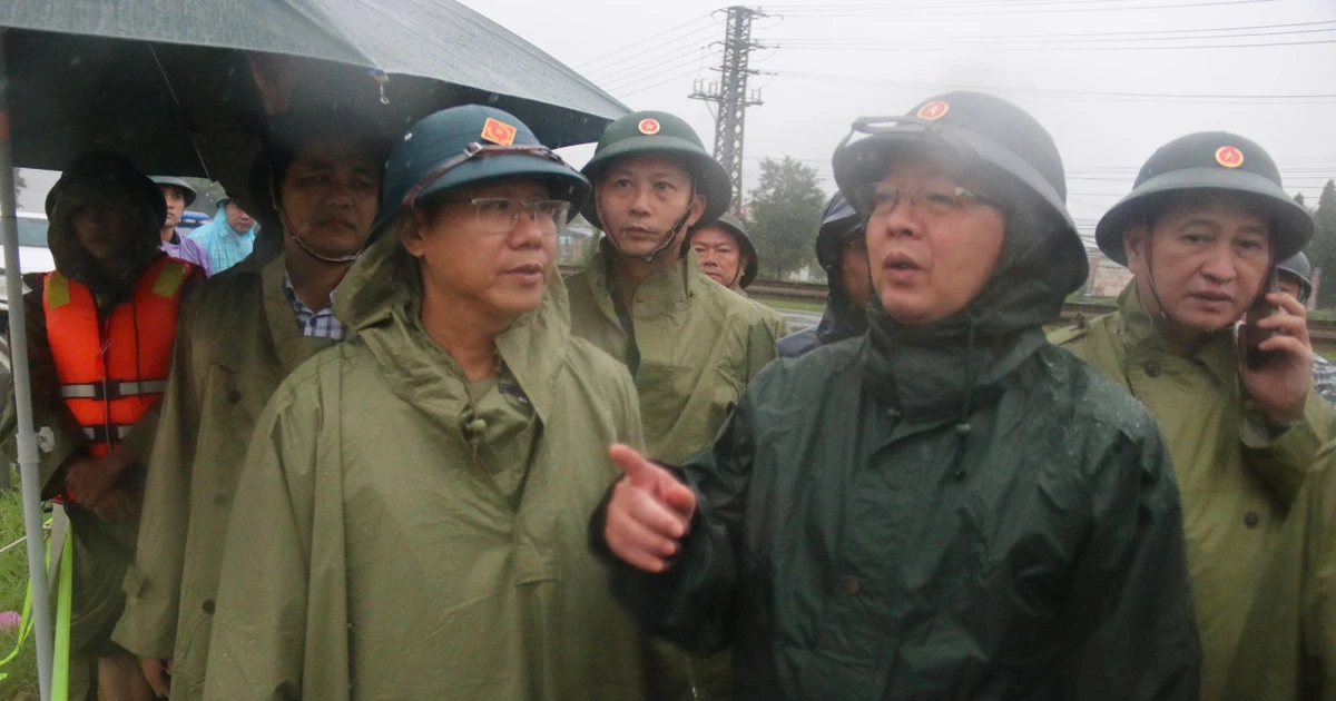 Phó Thủ tướng: Khẩn cấp di dời dân khỏi vùng ngập sâu đến nơi an toàn