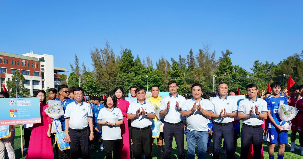 Bí thư thứ nhất T.Ư Đoàn dự lễ khai mạc giải bóng đá Thanh Niên sinh viên quốc tế