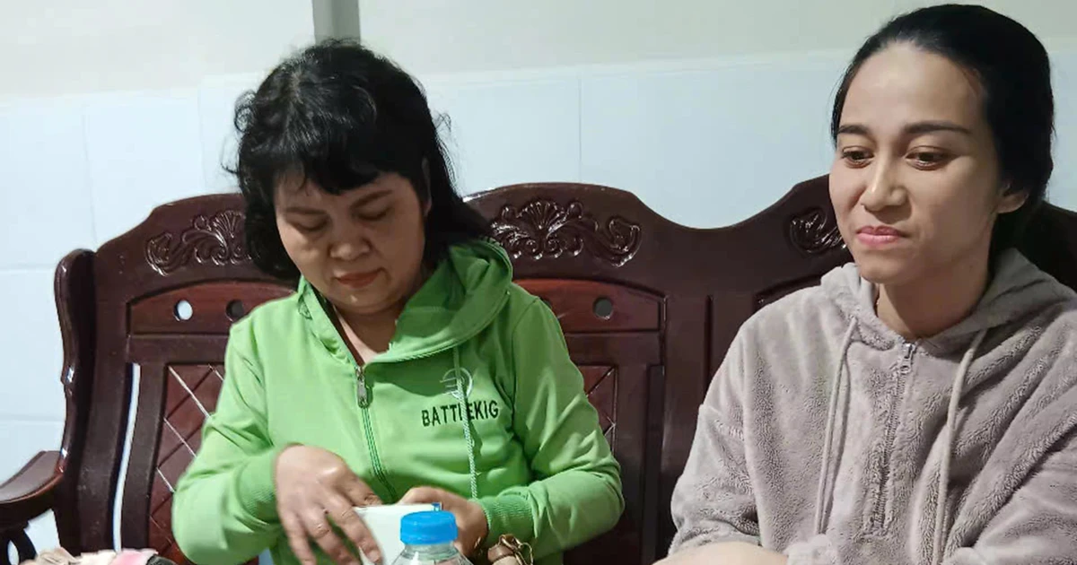 Nhặt được túi vàng giữa dòng lũ, vợ chồng ở Nha Trang tìm trả lại cho người mất