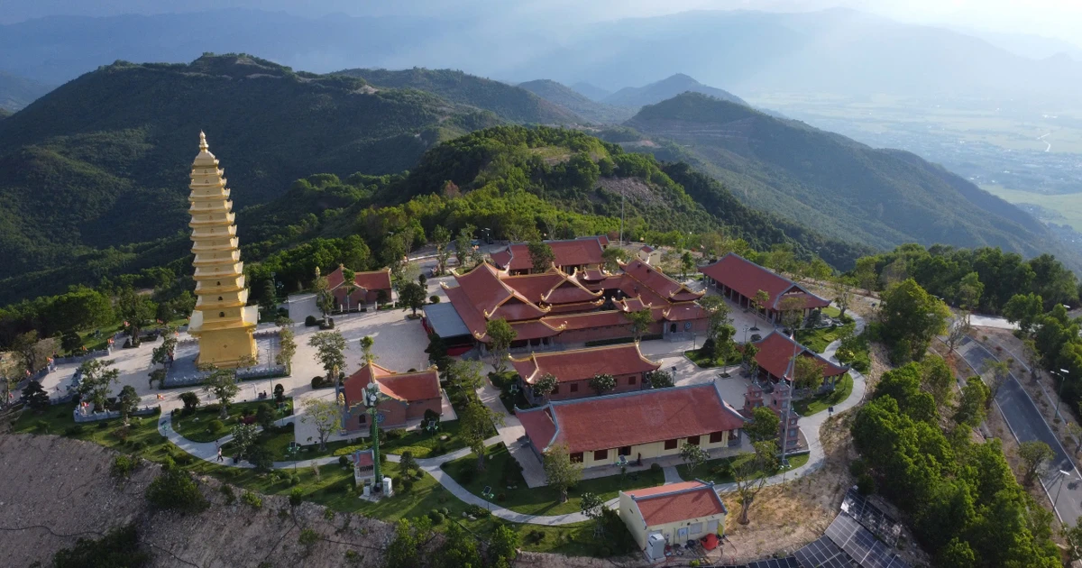 Lên núi Chín Khúc vãn cảnh chùa, nhìn Nha Trang từ trên cao