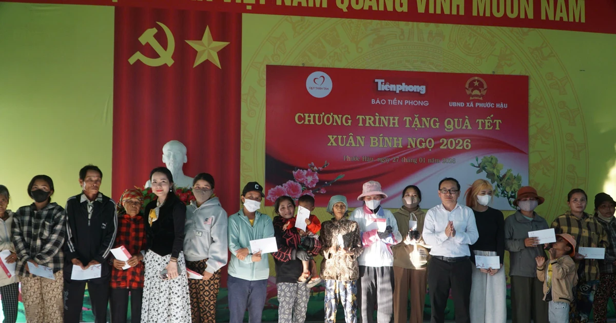 Báo Tiền Phong phối hợp cùng Quỹ Thiện tâm trao 150 suất quà Tết tại Khánh Hòa