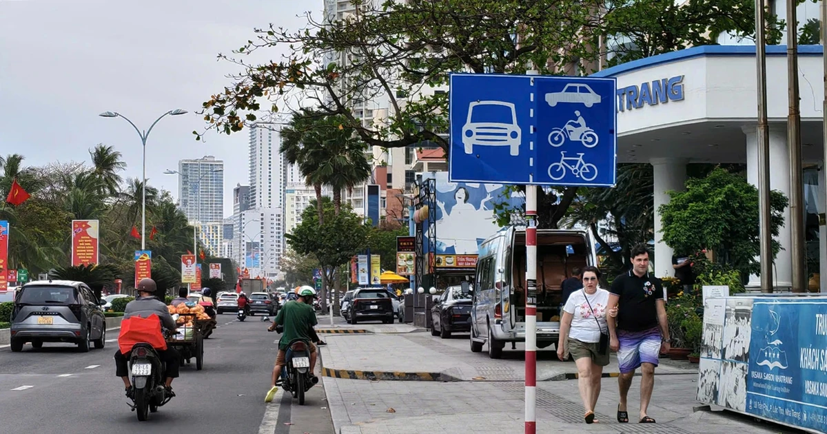 Cho phép ô tô lưu thông chung làn xe máy trên đường Trần Phú ở Nha Trang