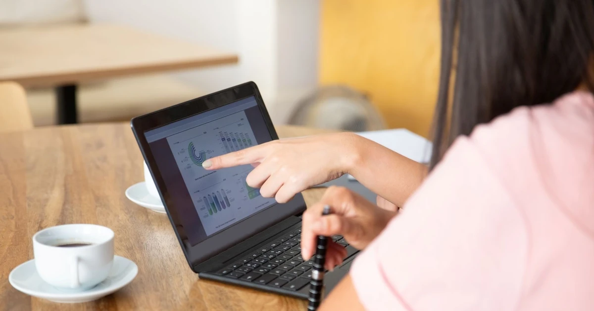 Giáo sư than mất dữ liệu do AI, cộng đồng mạng phản ứng trái chiều