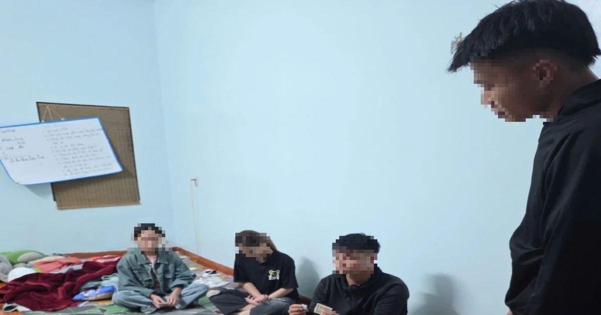 Kiểm tra khu nhà của nhóm 'chăn dắt gái', phát hiện 5 đối tượng dương tính ma túy