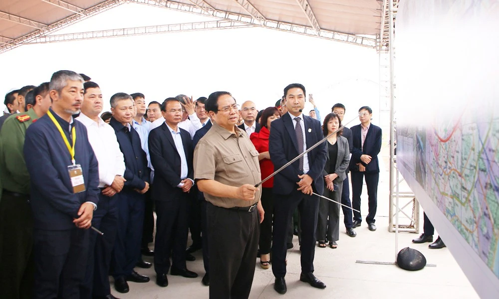 Thủ tướng Phạm Minh Chính kiểm tra dự án sân bay Gia Bình
