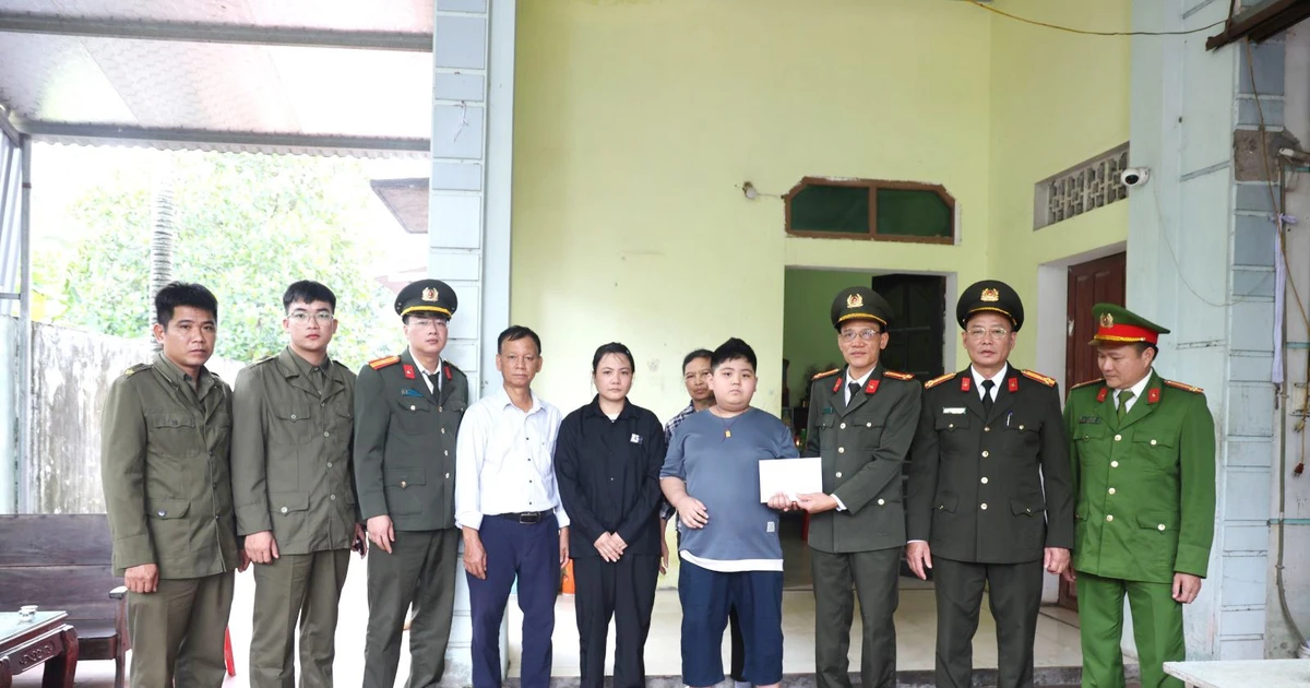 Bộ Công an hỗ trợ thân nhân tổ phó an ninh cơ sở tử vong khi phòng chống bão lũ