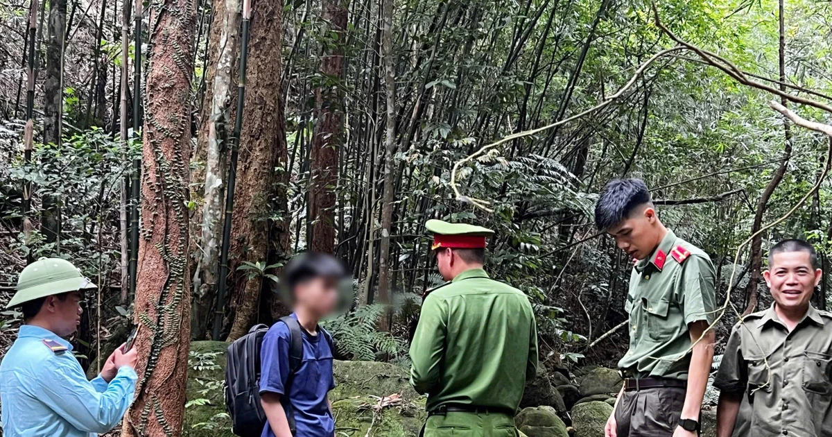 Giải cứu nghẹt thở trong rừng Tây Yên Tử sau cuộc gọi cầu cứu