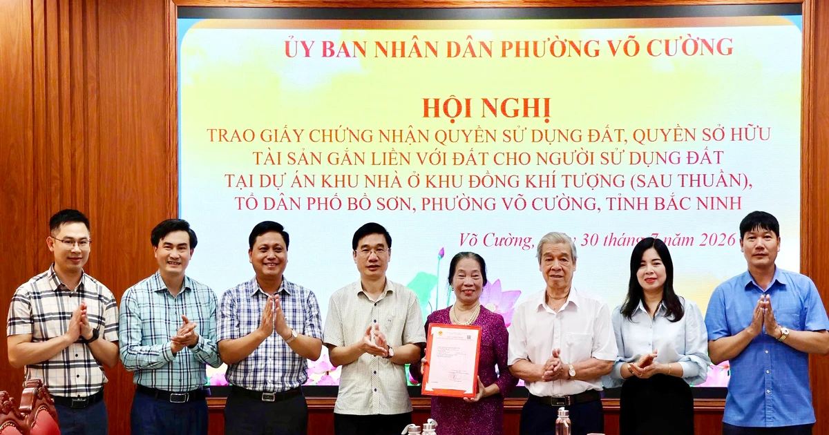 Khép lại vụ việc tồn đọng 24 năm, nhiều hộ dân Bắc Ninh được nhận sổ đỏ