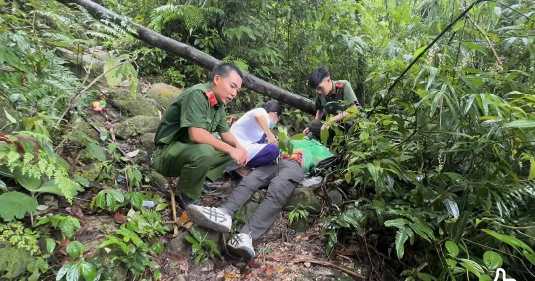 Nam thanh niên leo núi Yên Tử gặp nạn