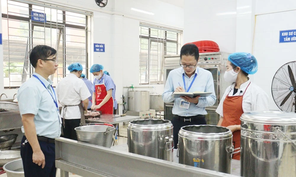 Bắc Ninh xử phạt 9 bếp ăn tập thể vi phạm an toàn thực phẩm