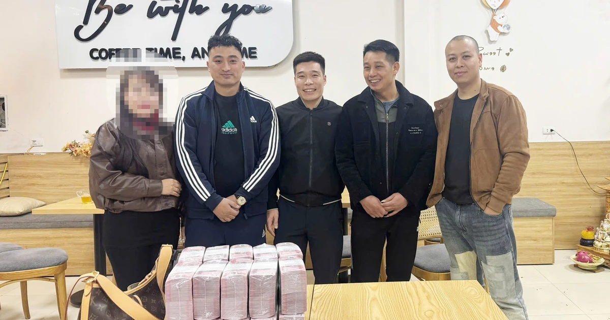 Phát hiện bao tải chứa 1 tỷ đồng ở ven đường