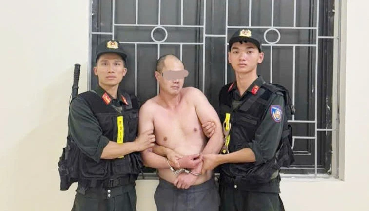 Đối tượng có dấu hiệu ‘ngáo đá’ gây thương tích cho một cán bộ công an