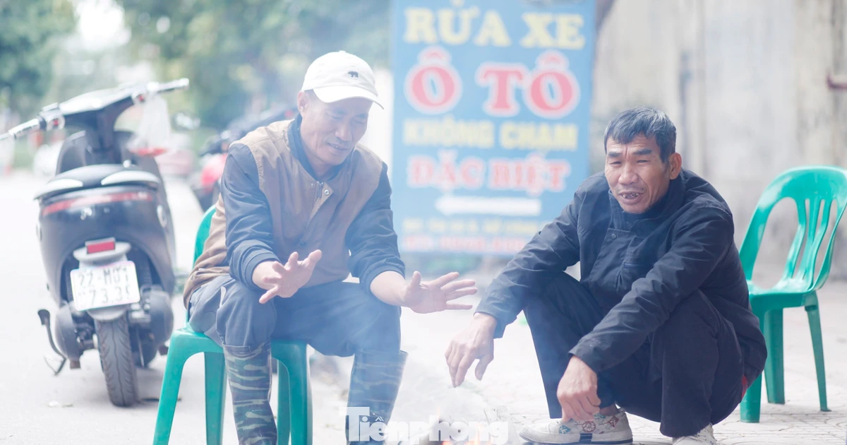 Rét không kém Sa Pa, dân Bắc Ninh đốt lửa , căng mình bảo vệ vật nuôi