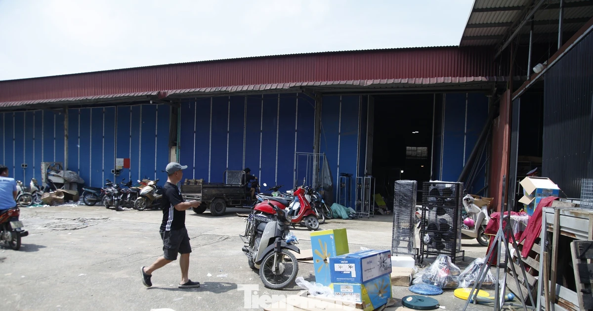 Công an vào cuộc vụ Khánh Sky đến xưởng của TikToker Vua Quạt, livestream chửi bới