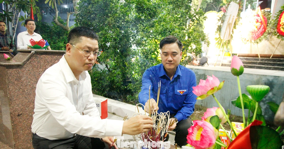 Hàng nghìn ngọn nến tri ân thắp sáng nghĩa trang liệt sĩ ở Bắc Ninh