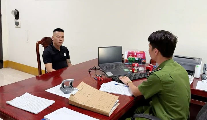 Công an triệu tập người đàn ông tát tài xế giữa sân trường