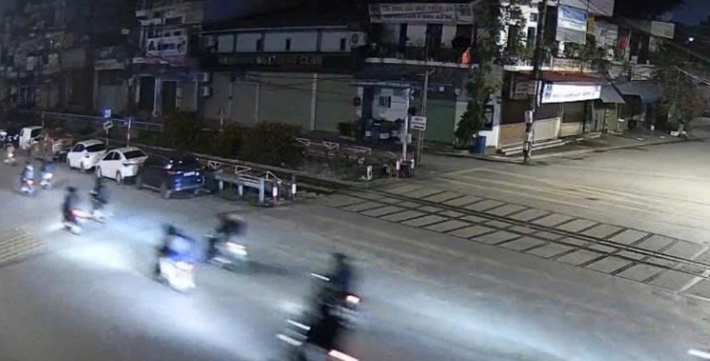 Tạm giữ 20 đối tượng mang hung khí đuổi đánh người đi đường tại Bắc Ninh