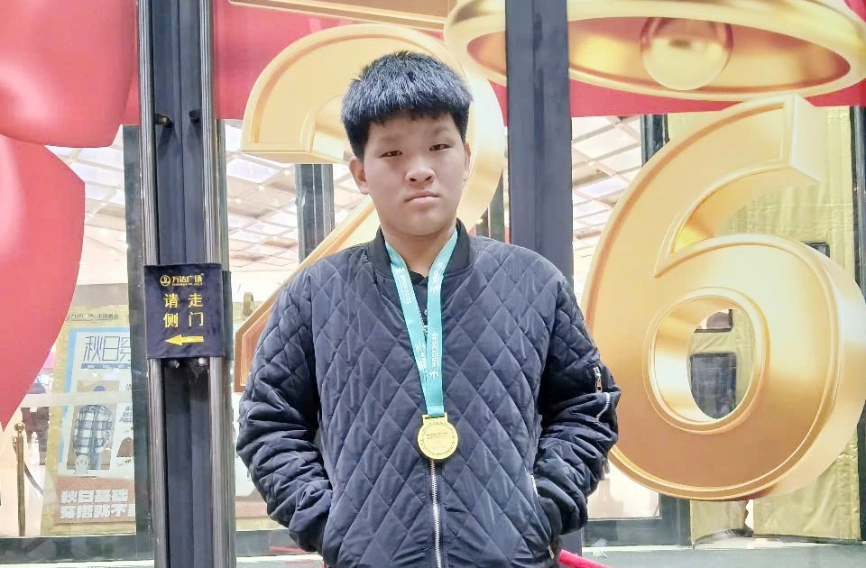 Cậu học sinh vùng khó Bắc Ninh làm nên lịch sử với Huy chương Vàng Robotics Quốc tế