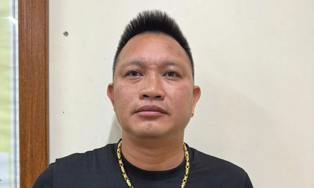 Tạm giữ đối tượng trêu ghẹo trẻ vị thành niên, tấn công cảnh sát tại lễ hội