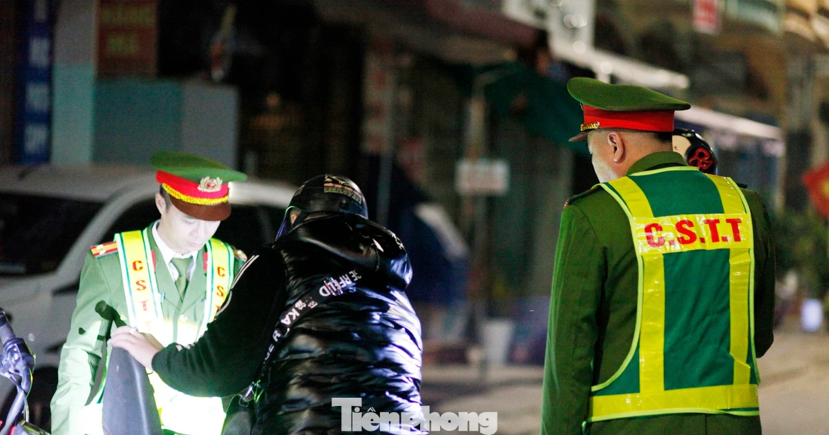 Trắng đêm theo chân công an tuần tra canh giấc ngủ cho dân