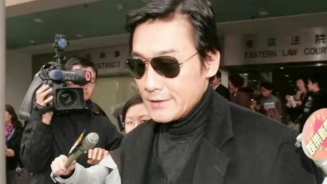 Kỷ lục vô tiền khoáng hậu của người đàn ông gợi tình nhất Hong Kong