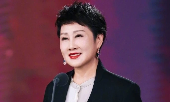 Người ra quy định làm thay đổi cả showbiz