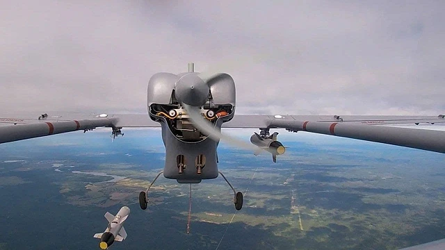 Nga dùng UAV Forpost-R mang tên lửa dẫn đường phá hủy các mục tiêu quân ...