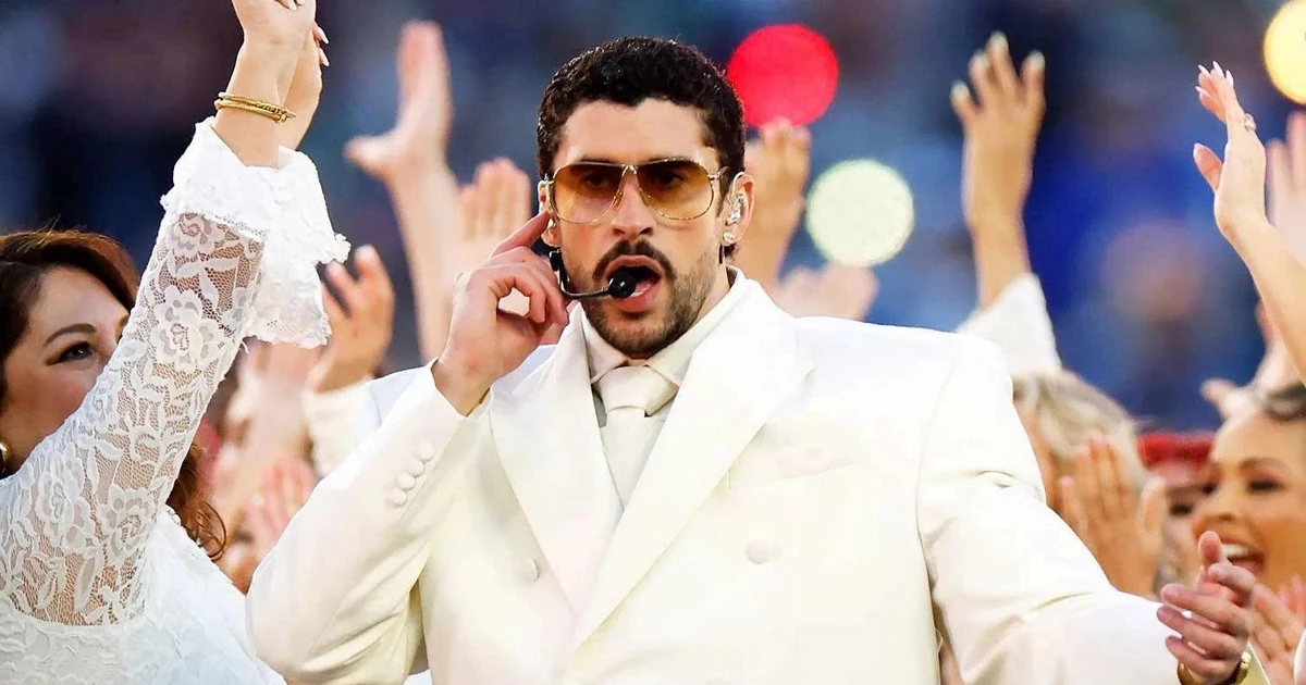 Bad Bunny biến sân khấu Super Bowl Halftime Show thành “Puerto Rico thu nhỏ”