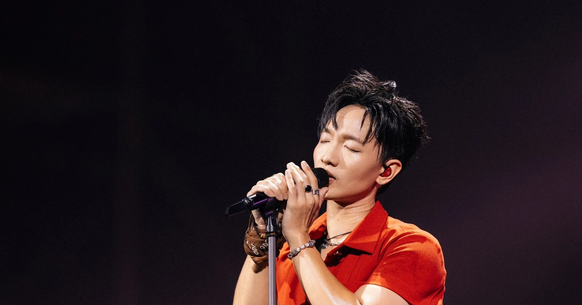 Giai điệu của "bạn trai quốc dân" Hoàng Dũng: Khi sự chân thành lên ngôi