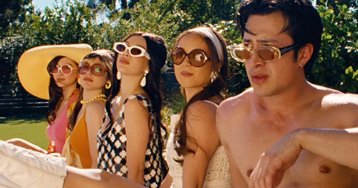 Laufey tung MV “Madwoman” hội tụ dàn sao khủng: Hudson Williams gây bão visual