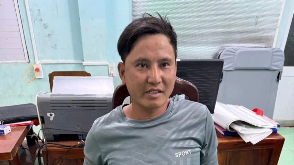 Tạm giam đối tượng dùng dao tấn công thiếu tá Công an đang làm nhiệm vụ