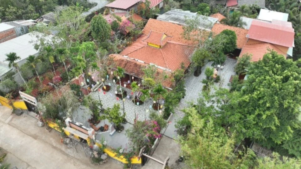 Khám phá kiến trúc độc đáo của ngôi chùa cổ giữa dòng sông Tiền