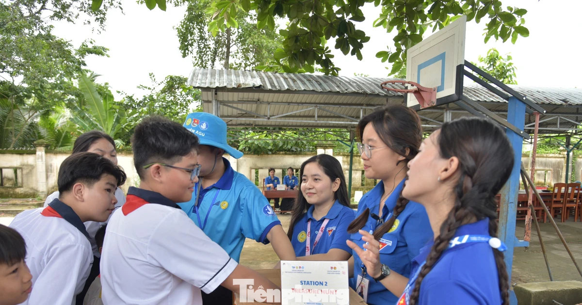Sôi nổi sân chơi tiếng Anh cho học sinh vùng biên