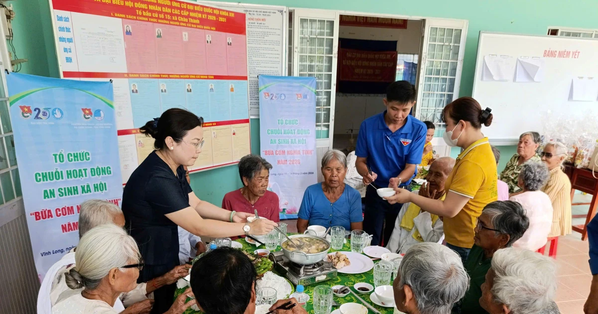 Rộn ràng không khí ngày hội bầu cử qua các hoạt động an sinh của sinh viên Trà Vinh