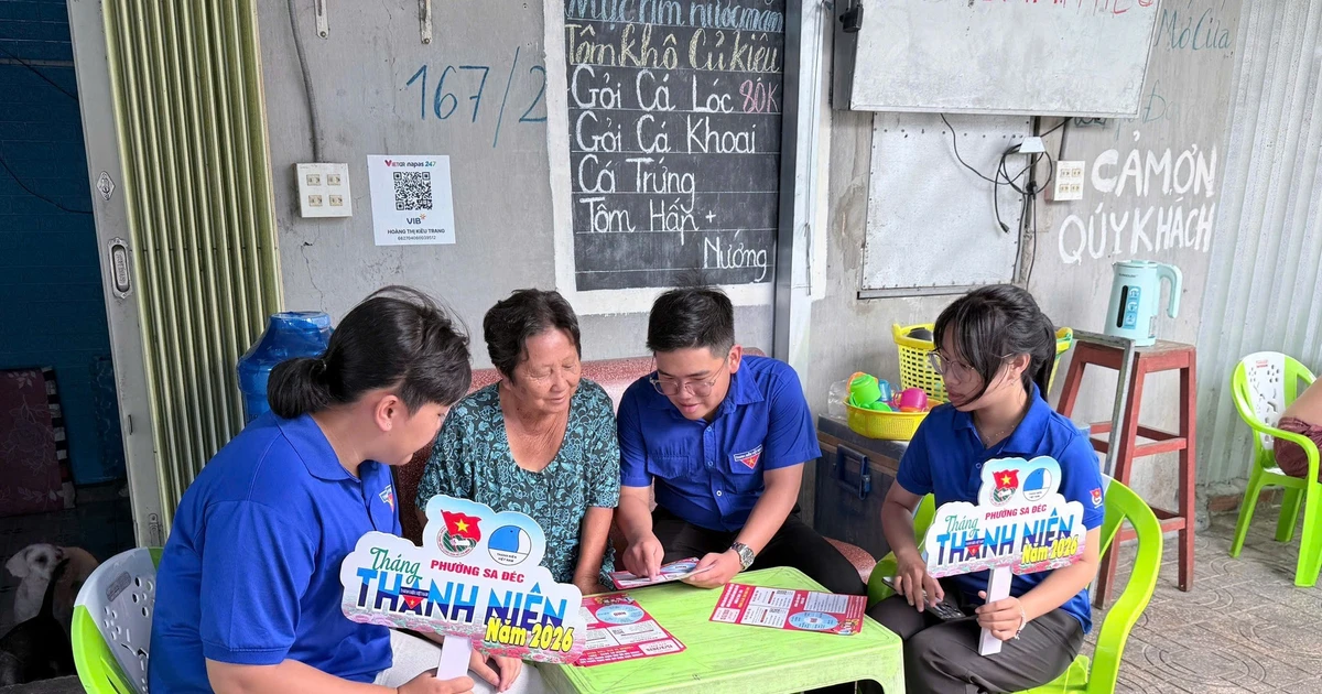 Màu áo xanh tới từng nhà tuyên truyền bầu cử