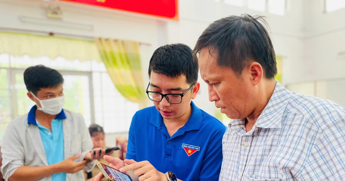 Hiến kế gửi Đoàn: Khi người trẻ kéo ‘sóng số’ về làng, ra ruộng