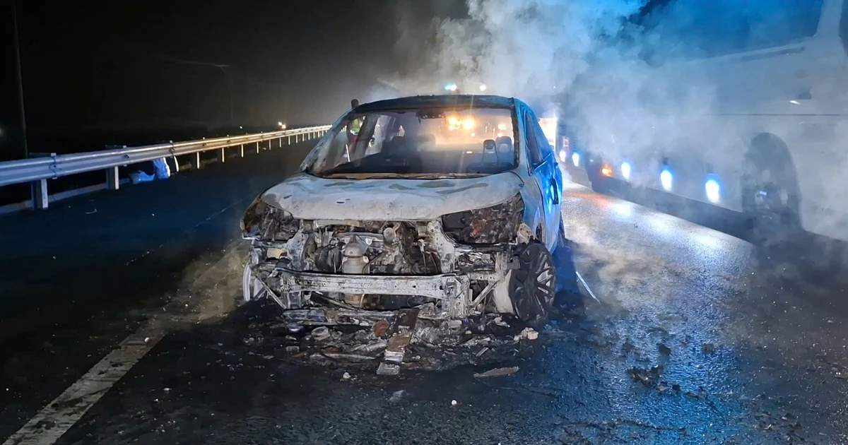 Nguyên nhân vụ xe ô tô chở gia đình cháy trơ khung trên cao tốc