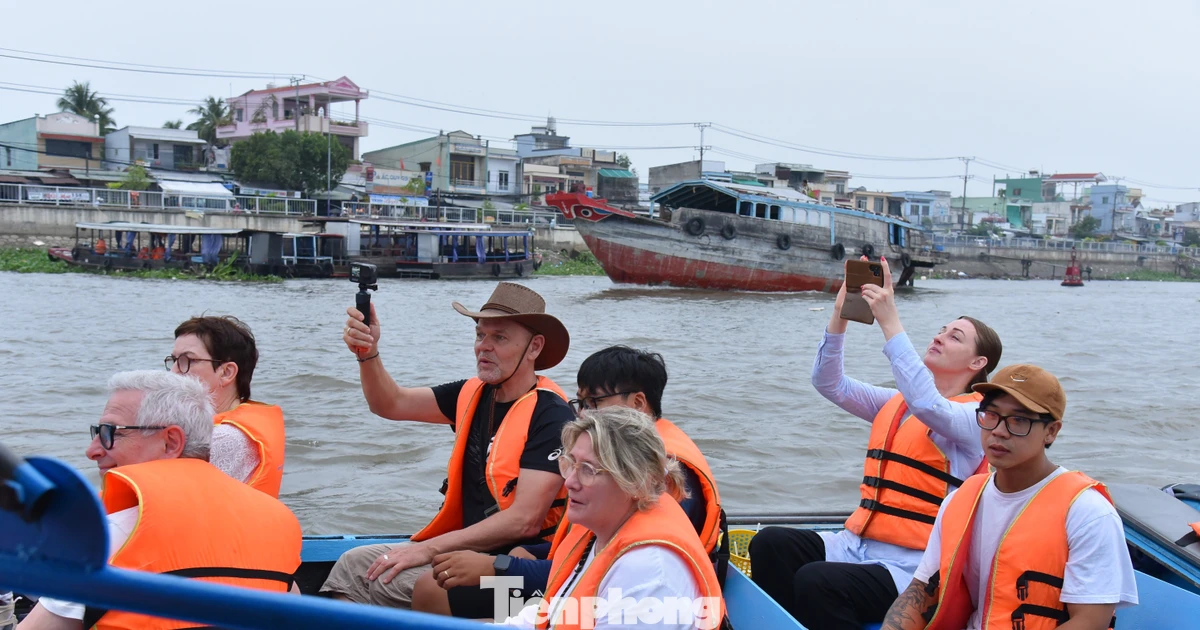 Đừng để du lịch đường sông chỉ là những chuyến tàu ‘vô hồn’
