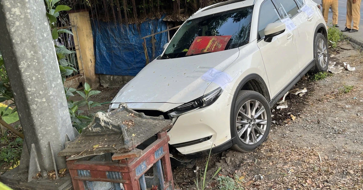 Nữ tài xế Trung Quốc tông sập quán nước, kéo lê chủ quán tử vong