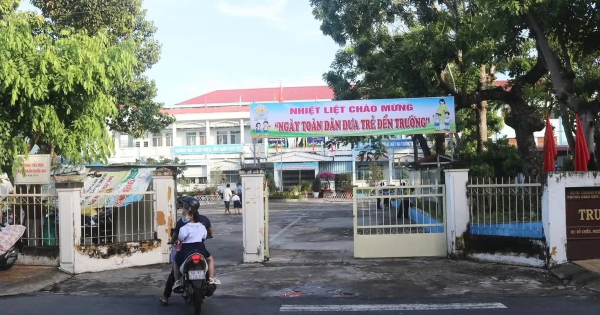 Vụ nghi ngộ độc sau bữa trưa ở trường học: Số nạn nhân tăng lên 56 em, có 2 ca nặng