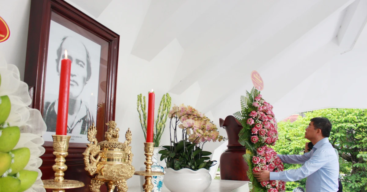 Thủ tướng Lê Minh Hưng viếng mộ Cụ Phó bảng Nguyễn Sinh Sắc tại Đồng Tháp