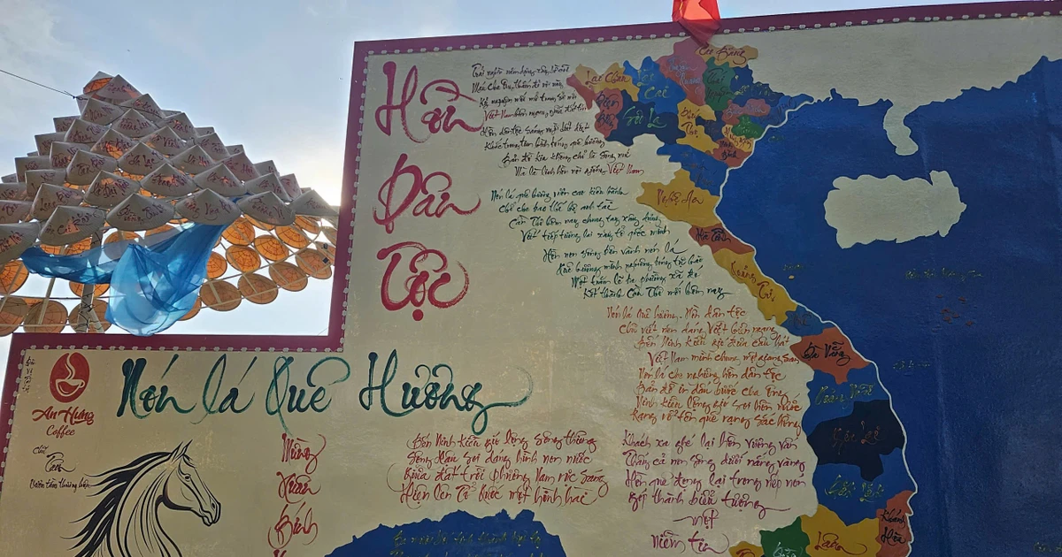 Bản đồ thư pháp và nón lá khổng lồ lập kỷ lục Việt Nam