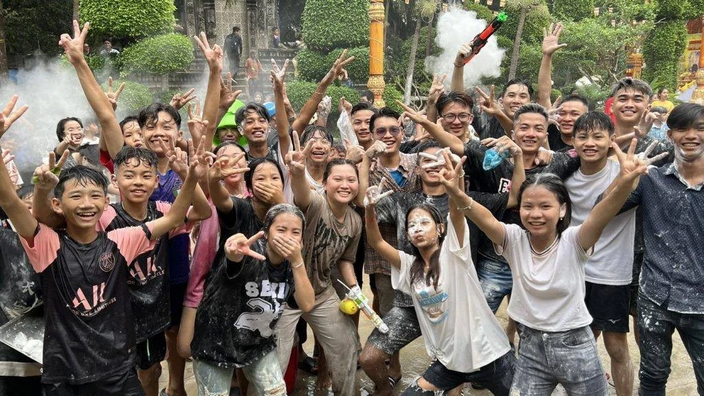 Tết của đồng bào Khmer cấm trò chơi trét bột, tạt nước