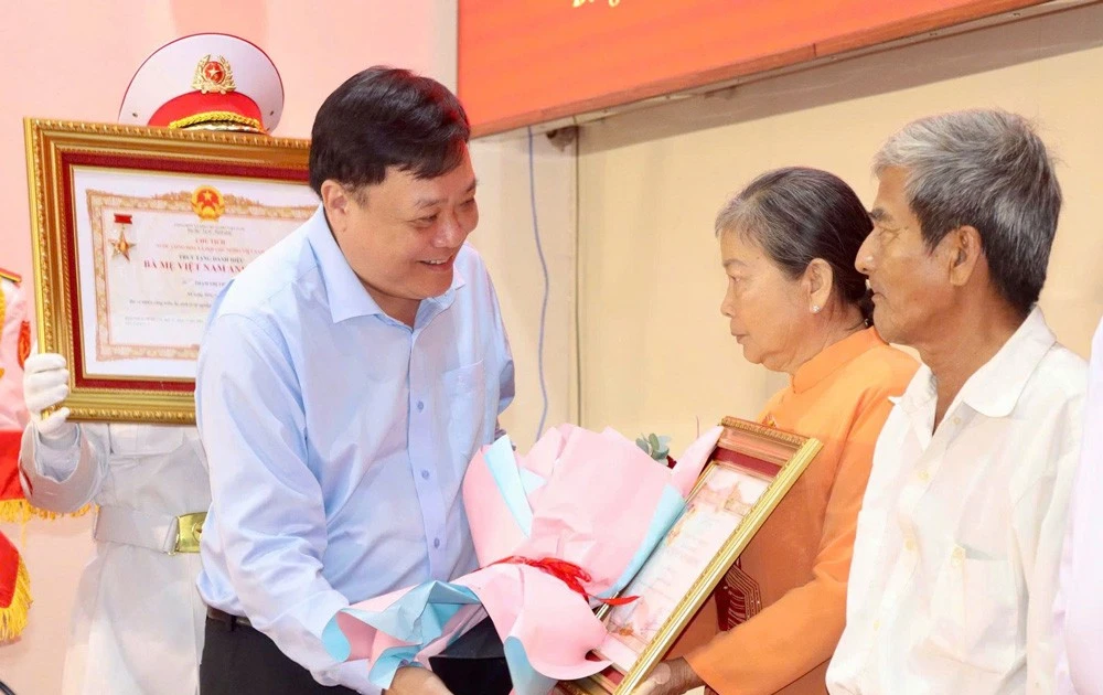 Truy tặng và phong tặng danh hiệu 'Bà mẹ Việt Nam Anh hùng' cho 15 cá nhân tại Đồng Tháp