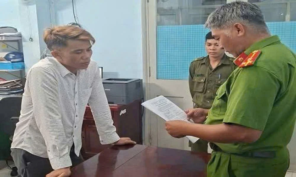 Khởi tố đối tượng cầm dao khống chế, hành hung nữ thẩm phán tại Đồng Tháp