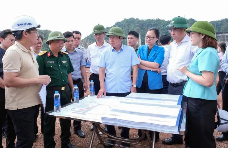 Đi kiểm tra xây trường nội trú, Phó Thủ tướng Lê Tiến Châu yêu cầu nóng